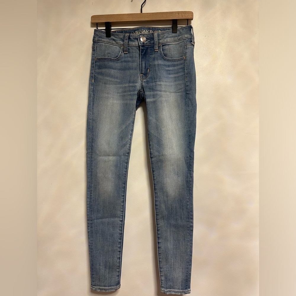 American Eagle Stretchy Jeans! Size 2!